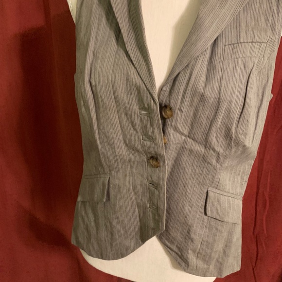 Vest - Picture 2 of 4